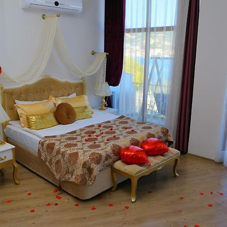 Huri & Nuri Hotel (Adults Only) Foça Extérieur photo