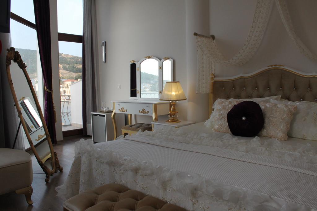 Huri & Nuri Hotel (Adults Only) Foça Extérieur photo